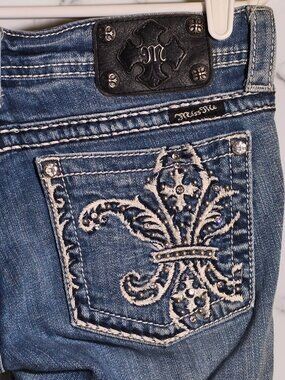 Miss Me Clayton Cropped Fleur De Lis Embellished Jeans Size 29